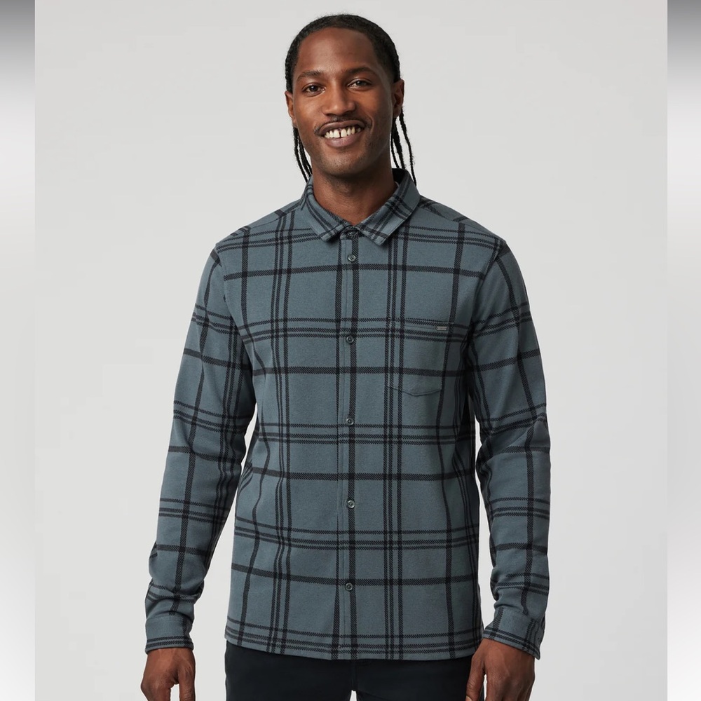 NWT Vuori Men’s Button down shirt size Medium